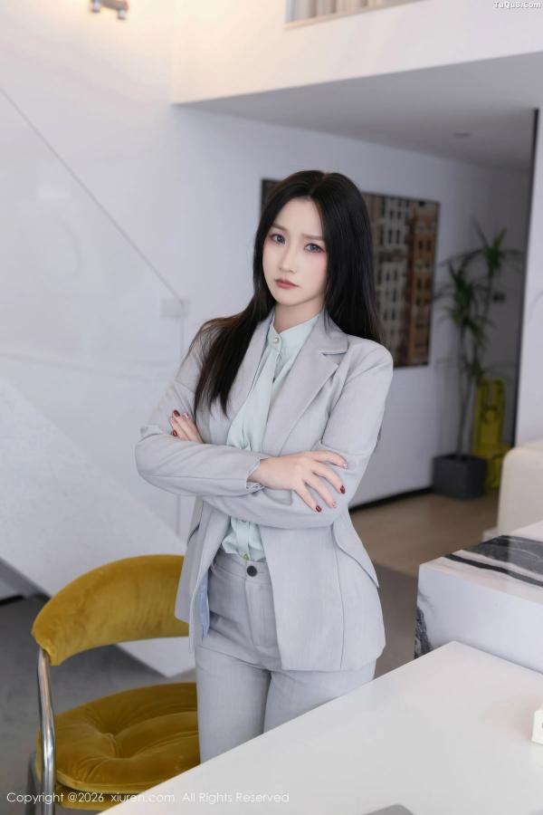   [XiuRen]高清写真图 2026.01.28 No.11285 杏子Yada 性感OL服饰第6张图片